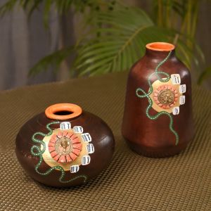Unravel India terracotta handpainted home decorative metallic brown flower vase with brass motifs(Set of 2)